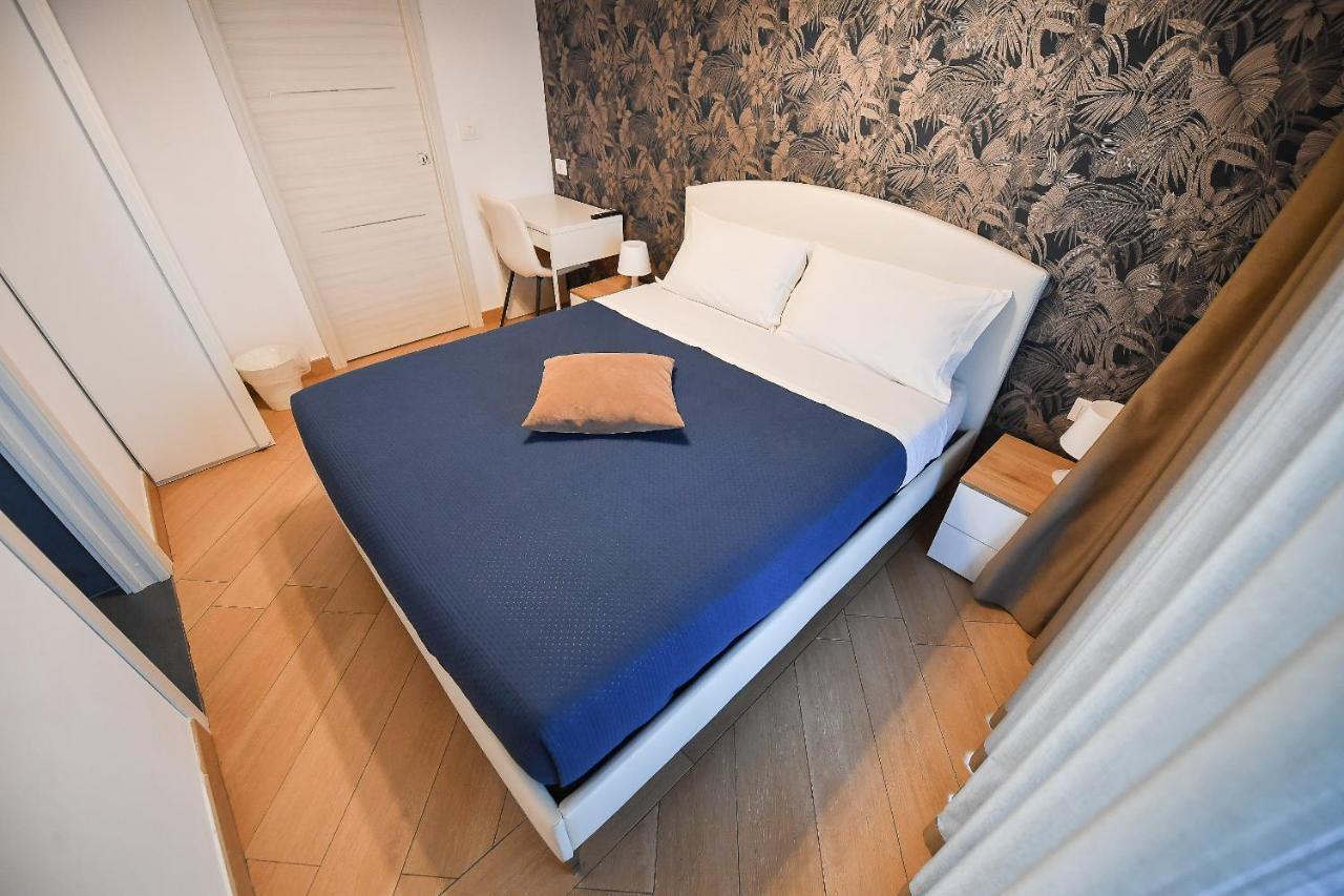 Karol Bari Airport Hotel Екстериор снимка