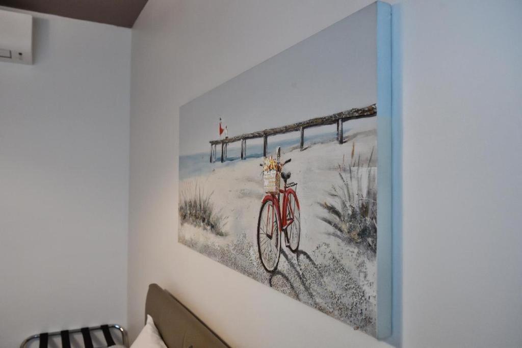 Karol Bari Airport Hotel Екстериор снимка