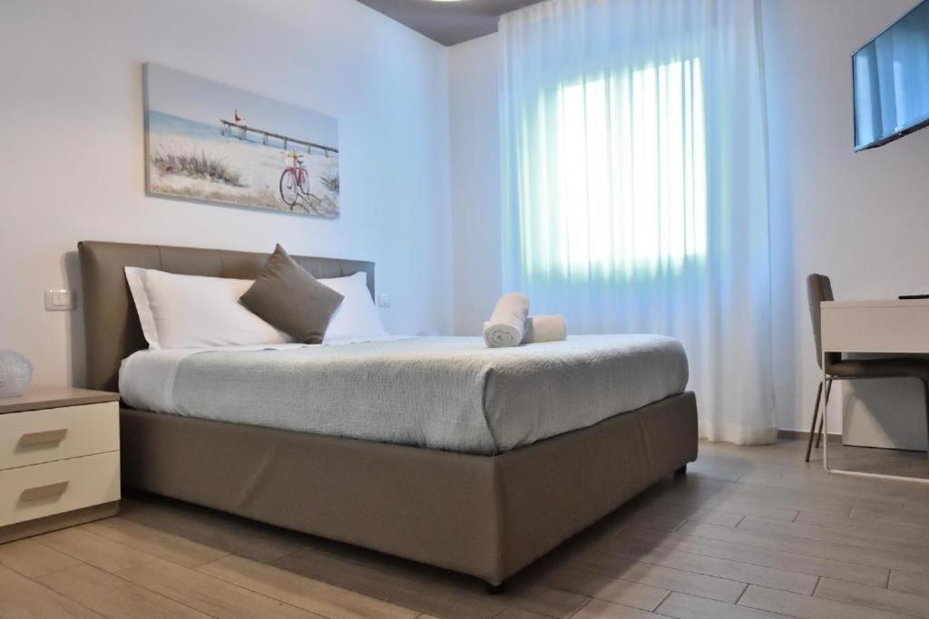 Karol Bari Airport Hotel Екстериор снимка