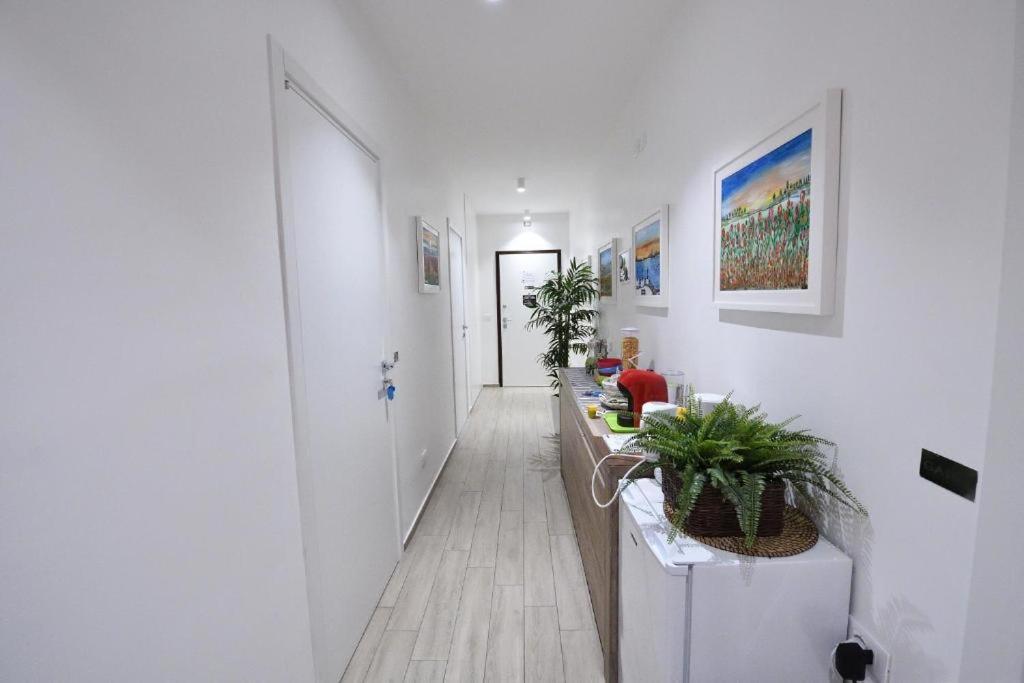 Karol Bari Airport Hotel Екстериор снимка